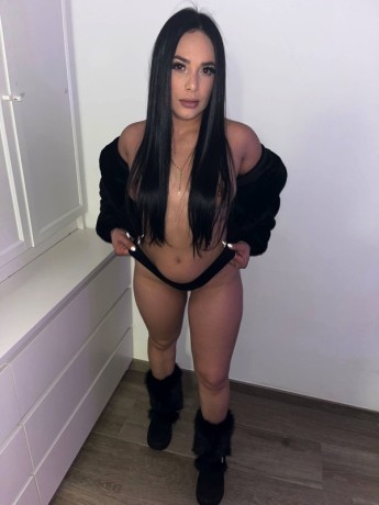 milan-613346535-milan-latina-irresistible-y-fiestera-24h-disponible