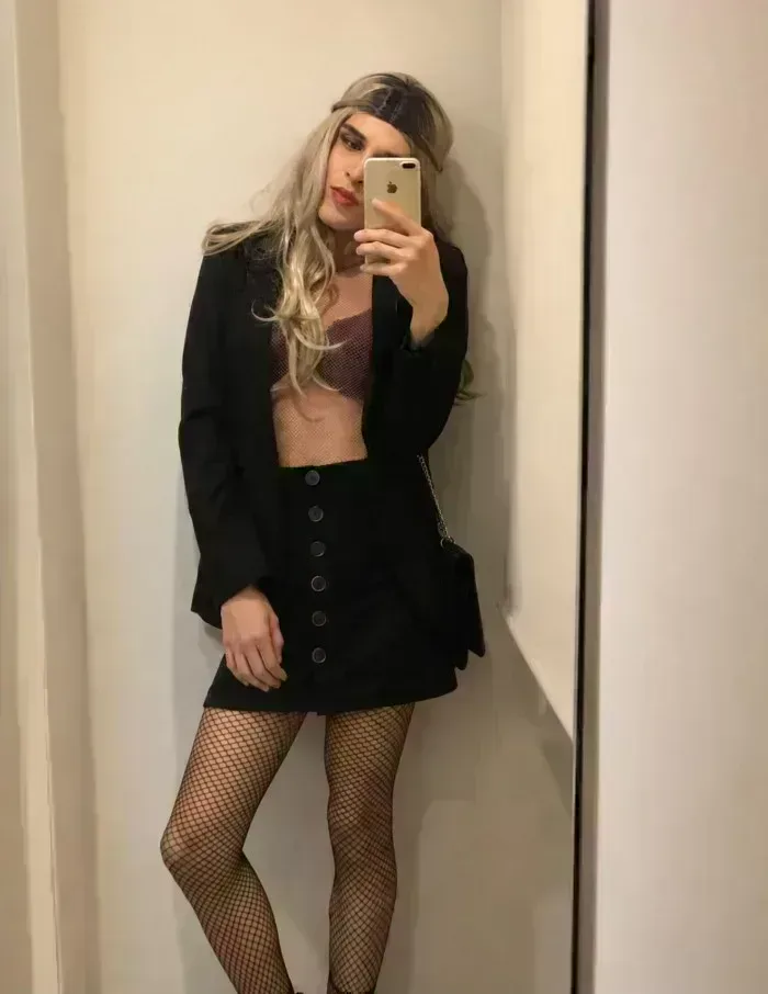 daniela-613108360-daniela-rubia-delgada-caliente-con-polla-rica
