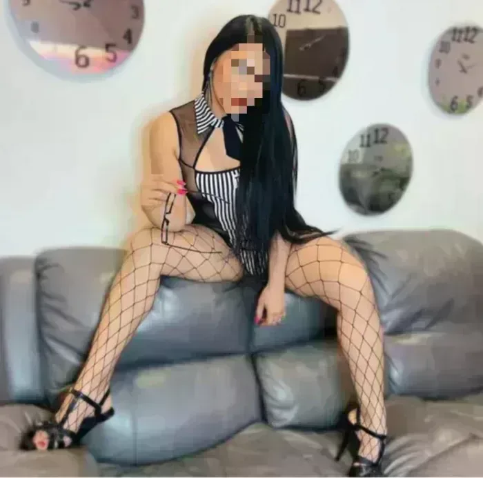 mariana-624742678-erotica-sensual-novedad-figueres-fiestera-guarra