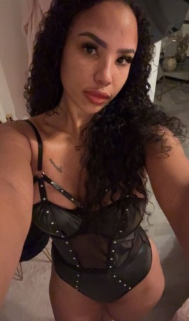 alejandra-670571222-fiestera-independiente-juguetona-y-muy-divertida