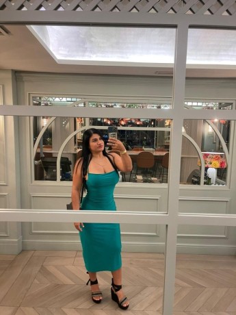 lucia-699802432-soy-ardiente-elegante-y-muy-natural