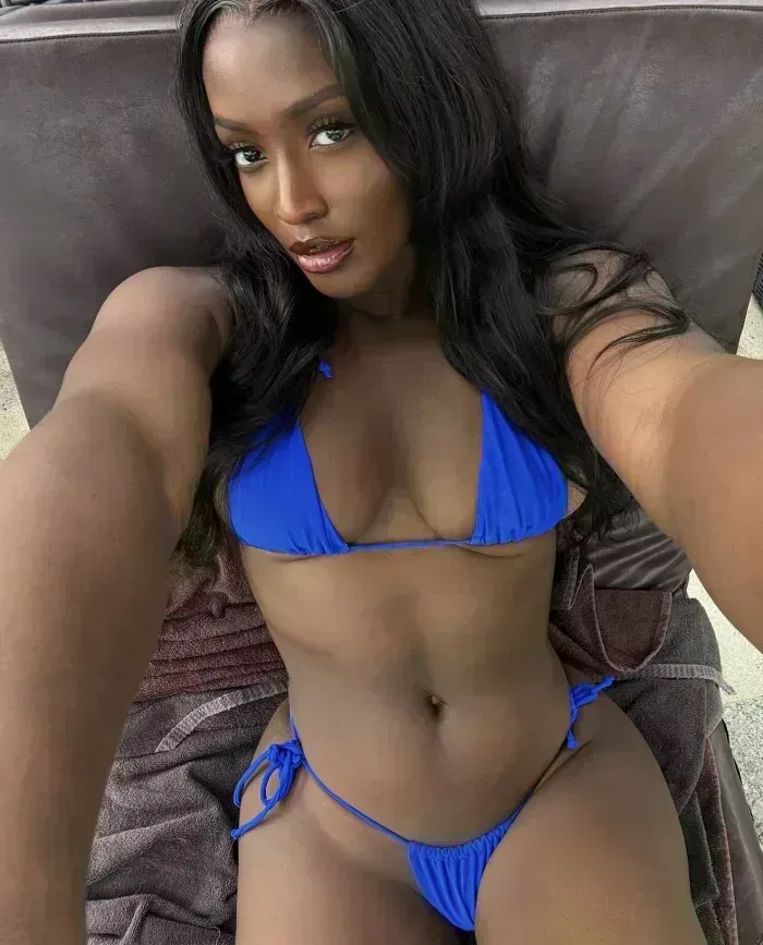 603707702-jovencita-fiestera-muy-caliente
