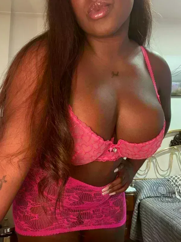 pamela-722531488-morena-divina-jovial-candente-y-fiestera