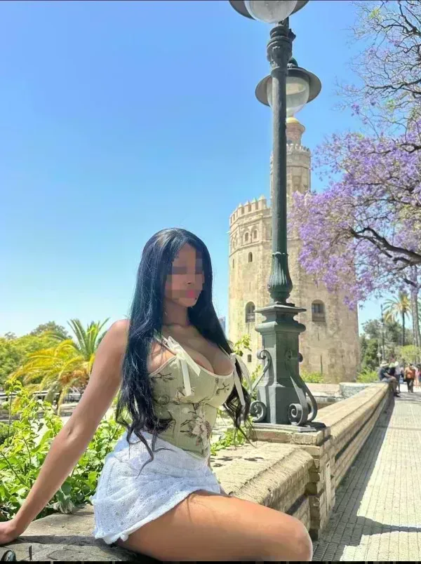 naomi-602136849-belleza-latina-en-figueras