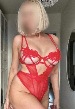 marcia-647385414-una-milf-espectacular-fiestera-trato-exquisito