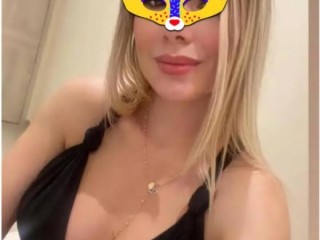 sara-643450503-rubia-muy-carinosa