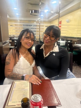 somos-dos-primas-604337854-somos-dos-primas-una-mujer-y-una-chica-trans-hombre-q-quisieran-experimenta