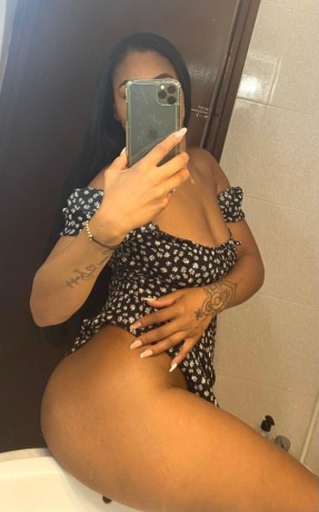 luna-631315659-luna-chica-latina-nueva-en-tortosa