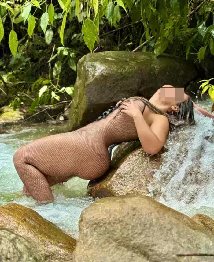 kata-627089079-apasionada-ardiente-sensual-bomba-de-sexo
