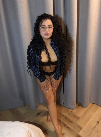 rubi-632987919-soy-rubi-una-chica-carinosa-que-esta-cachonda