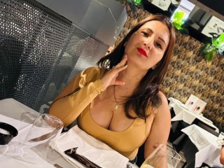 paola-653984905-paola-653984905-latina-con-super-tetas-para-chupar