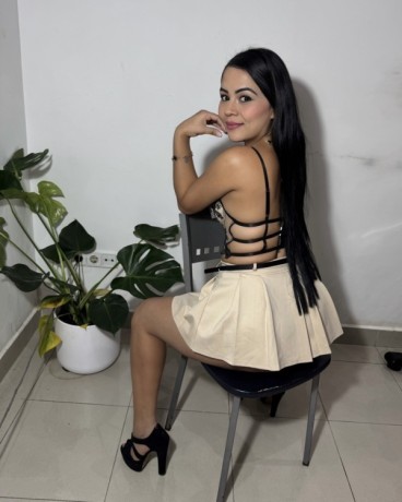 luna-611319388-novedad-en-alcala-de-henares-joven-delgada-guapa-fiestera