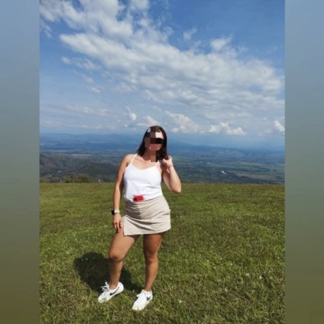 nina-641800153-joven-muy-carinosa