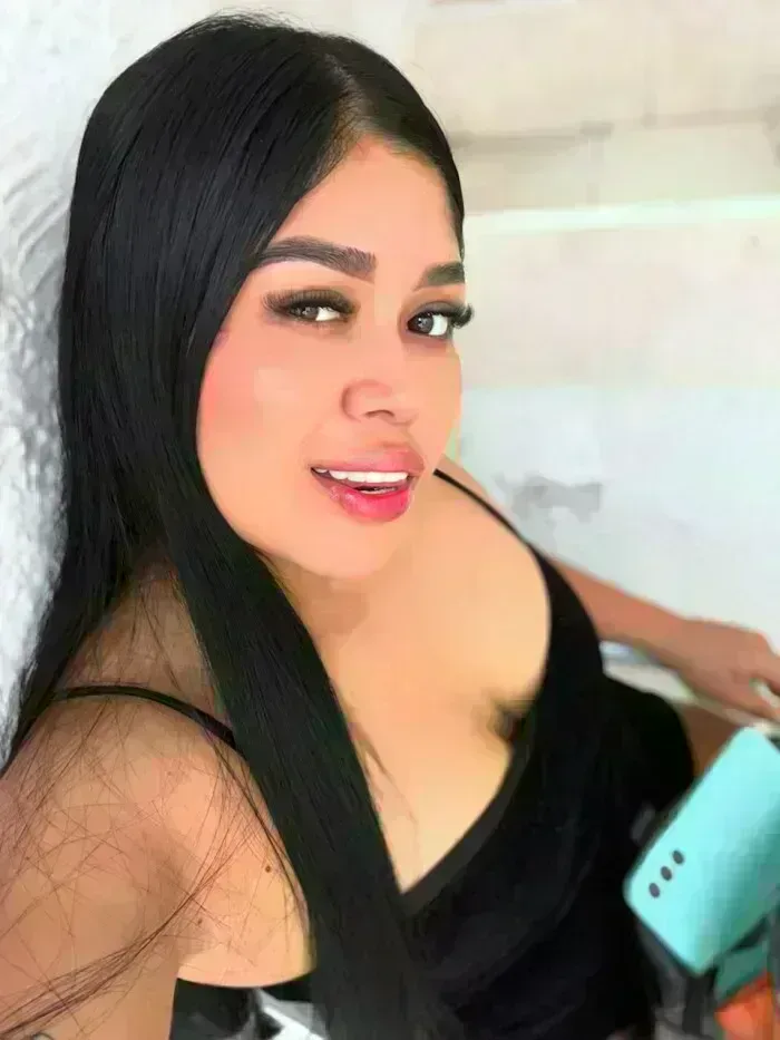 kendall-623566914-colombiana-jovencita-muy-sexy-y-entregada