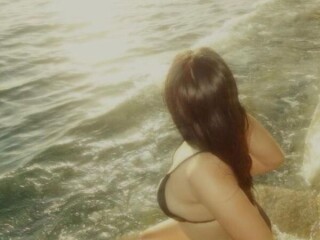 yuli-en-lorca-641852371-lorca-yuli-641-852371-latina-recien-llegada