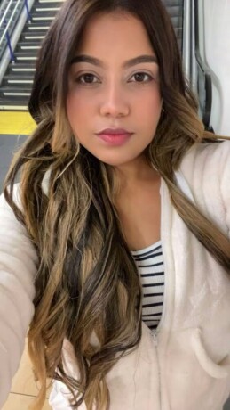 andrea-632240548-andrea-ardiente-sensual-complaciente-bomba-de-sexo