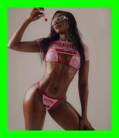 sol-631350975-primicia-escort-de-lujo-para-hombres-exigentes