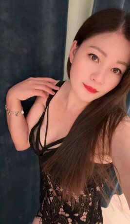 luxi-605244621-sitges-luxi-exotica-jovencita-asiatica
