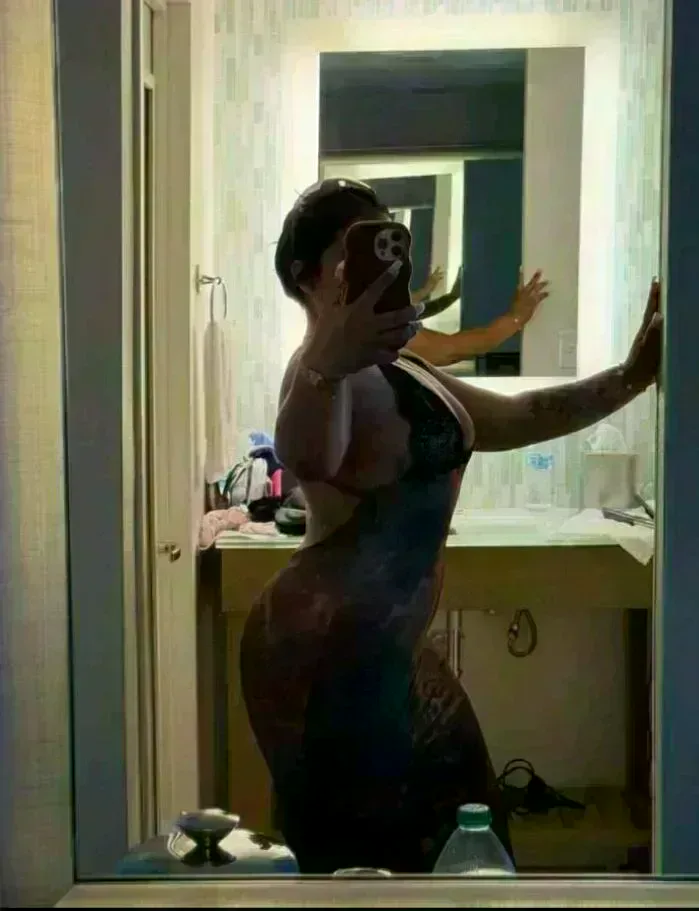 sara-697974485-chica-dulce-y-muy-caliente
