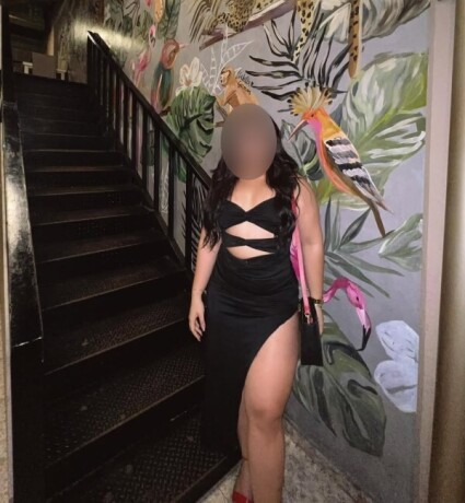 thala-612406255-612406255-una-bella-y-atenta-mujer-de-alto-nivel