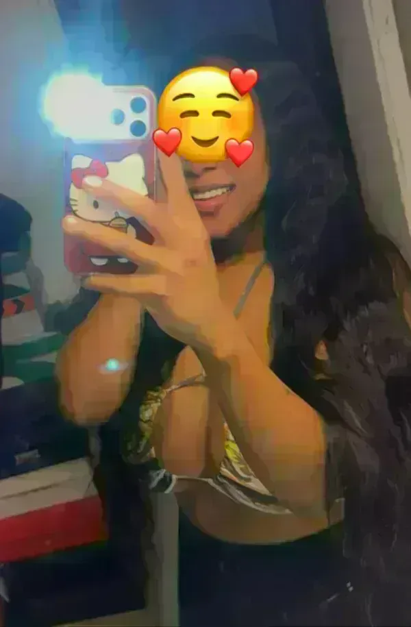 naomi-672923433-jovencita-fiestera-trato-de-novios-en-barakaldo