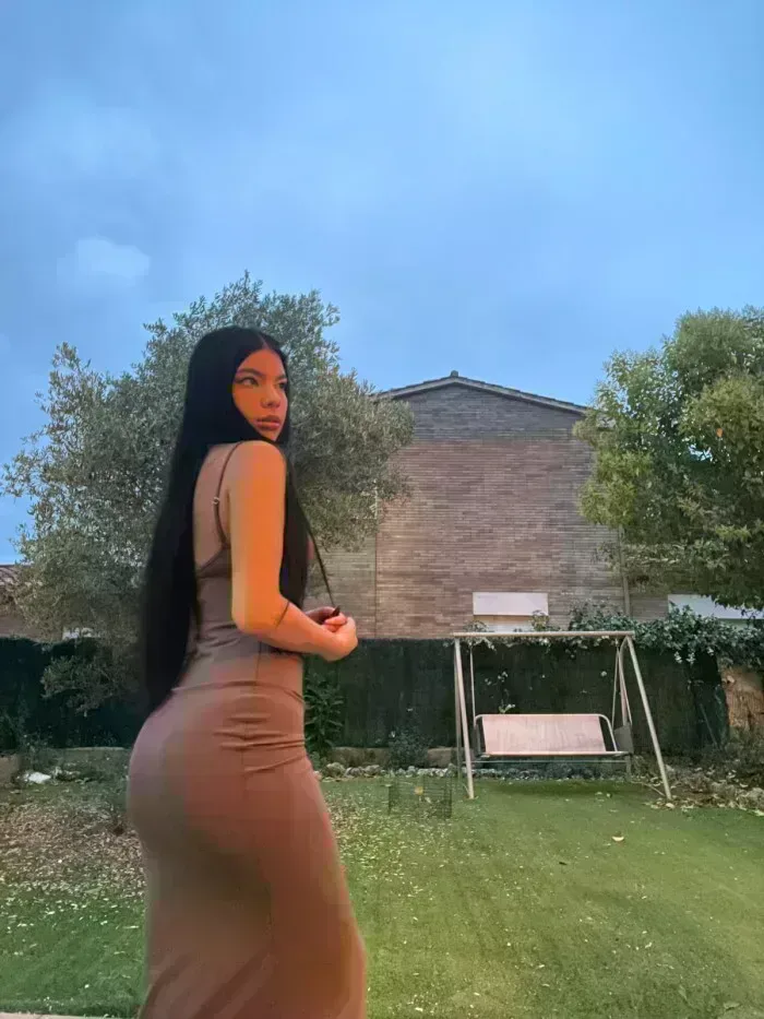 latina-647164308-venezolana-puro-morbo-y-placer