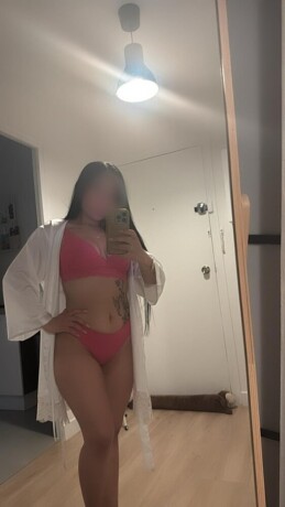 afrodita-637062462-belleza-colombiana-solo-para-caballeros-exigentes-en-puerto-sagunto