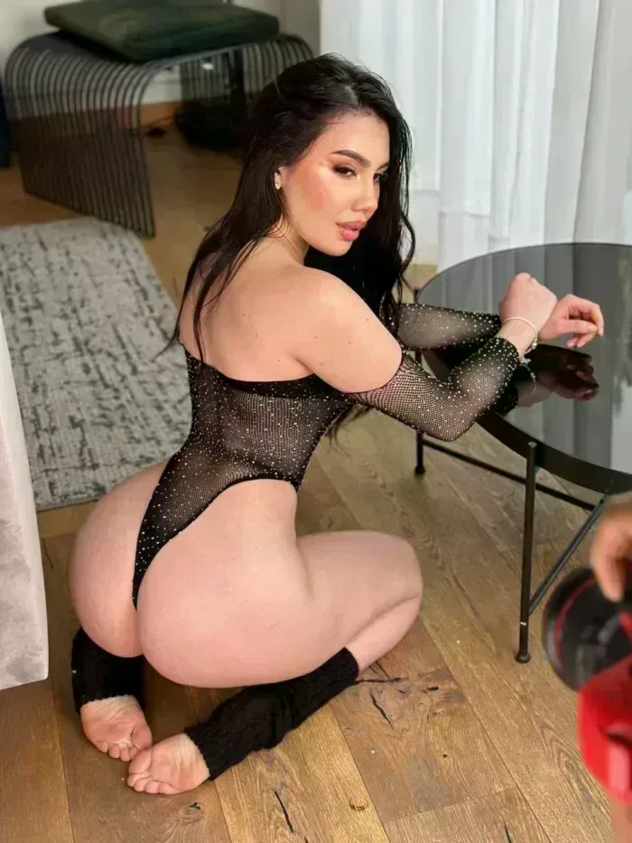sarita-673634613-673634613-sarita-exquisita-coketa-y-juguetona