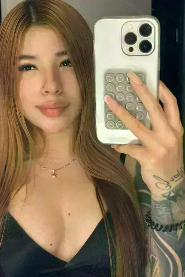 kendall-rubia-joven-600421010-jovencita-rubia-fiestera-en-alicante