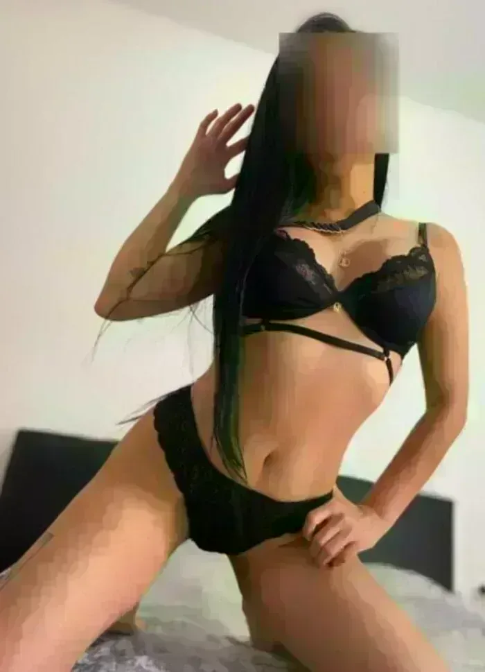 amira-672393105-modelo-arabe-solo-este-fin-de-semana-en-igualada