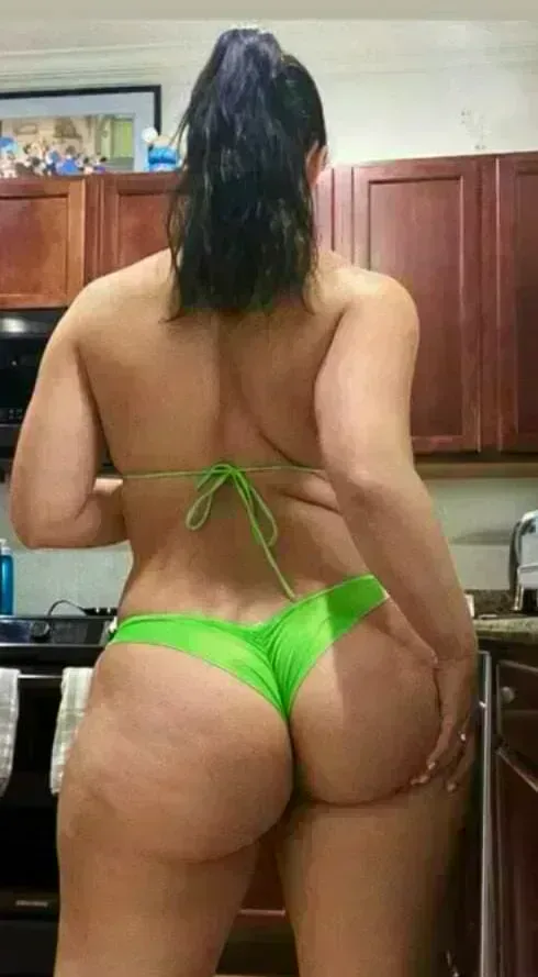brisa-662229359-ardiente-apasionada-sensual-bomba-de-sexo