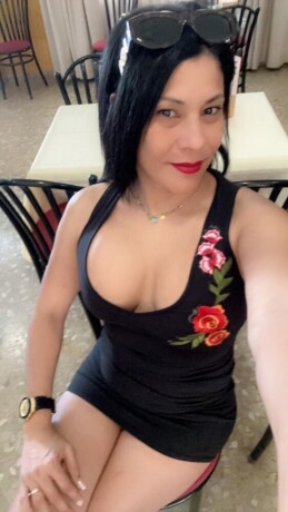 nini-654654637-fiestera-madurita-latina-en-cambados