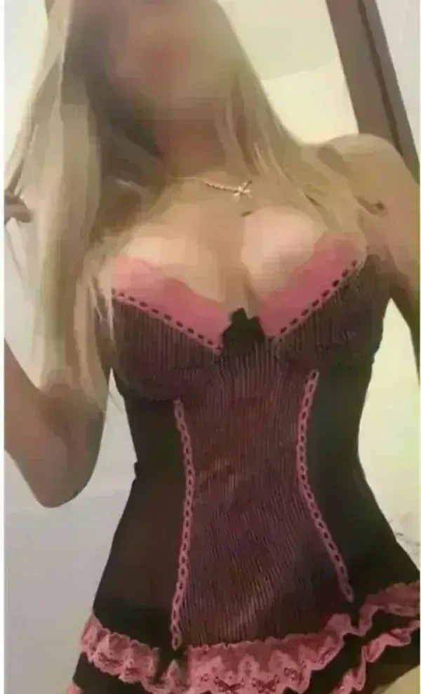 rubiaza-guapa-643449816-madura-con-experiencia