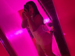 3-chicas-latinas-602675278-3-chicas-latinas-te-esperan-en-el-s11-santa-maria-de-guia