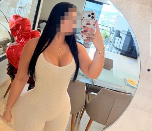belen-666359149-latina-con-curvas-de-encanto