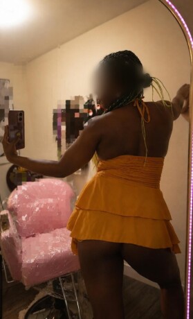 sandra-632603242-morena-dispuesta-a-hacer-que-me-recuerdes-novedad-en-vigo