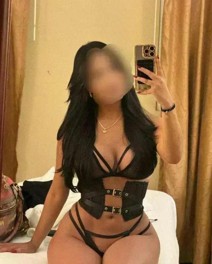 katia-653721084-fogoza-juguetona-ardiente-con-un-toque-de-morbo
