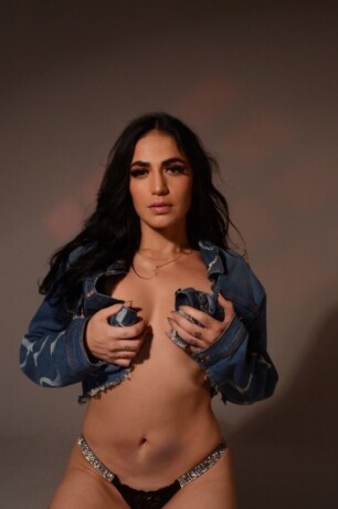 valery-603944191-valery-hermosa-pelinegra