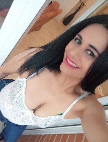 laurita-643625291-chica-fiestera-y-canera