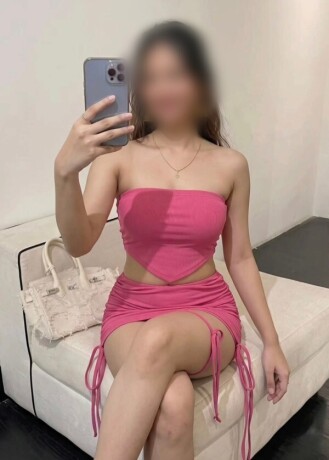 victoria-618140821-madura-insaciable-en-la-cama-masaje-relajante