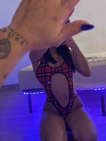 selena-666245548-hembra-en-busca-de-macho-empotrador-cartagena-follame