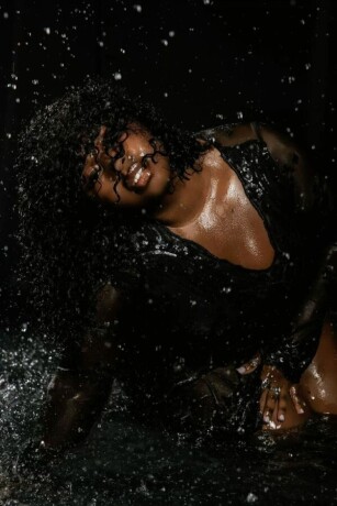 reina-642453389-mulatita-afro-dulzura-y-pasion