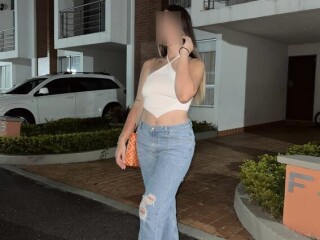 alexa-722763021-fiestera-traviesa-y-cachonda