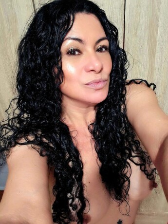 eduarda-641306608-eduarda-brasilena-madurita-con-ganas-de-fiesta