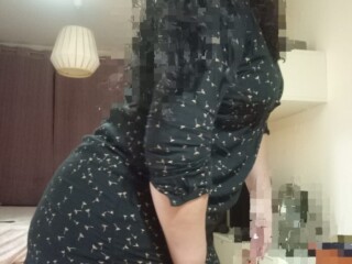 611228818-las-chicas-asiaticas-pueden-aceptar-cualquier-cosa