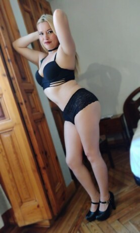 linda-677938001-hermosa-rubia-fiestera