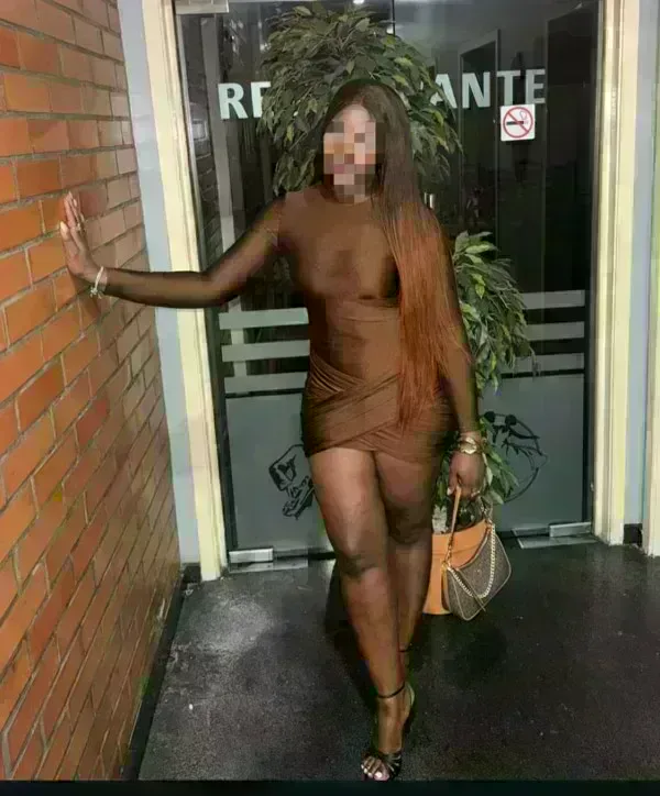 karen-641280347-atractiva-morena-dispuesta-a-realizar-todos-tus-suenos