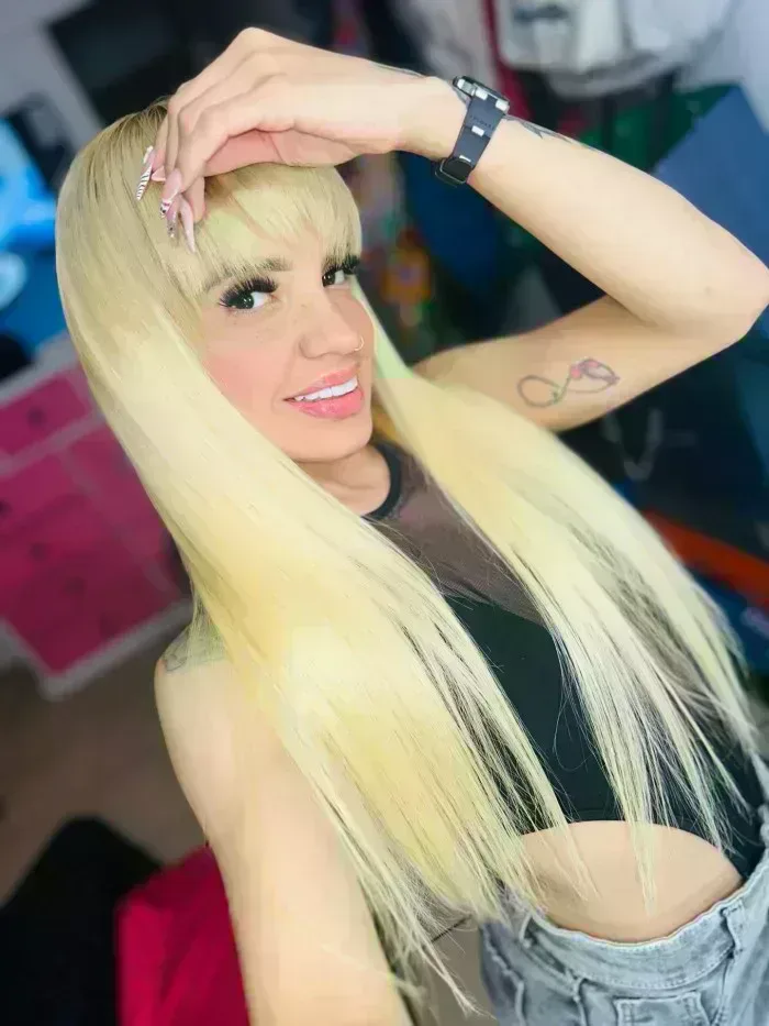 katalina-600042287-nueva-colombiana-katalina-super-ardiente